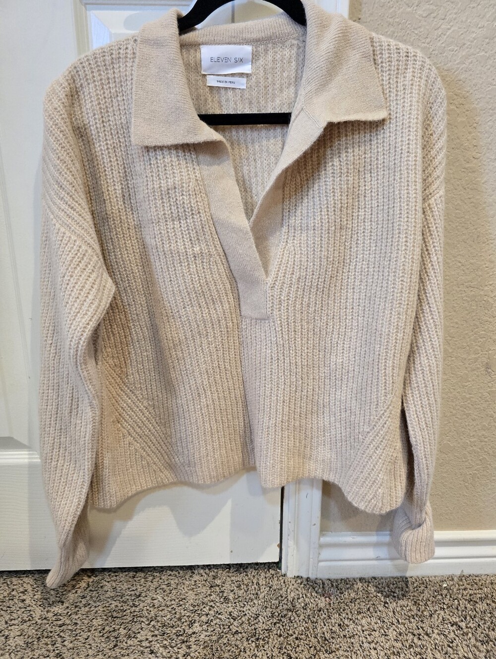 Eleven Six Women's M/L Peruvian Alpaca Blend Sweater Beige